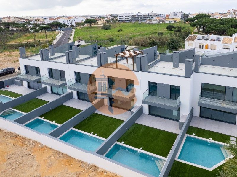 Property photo 1 of 32