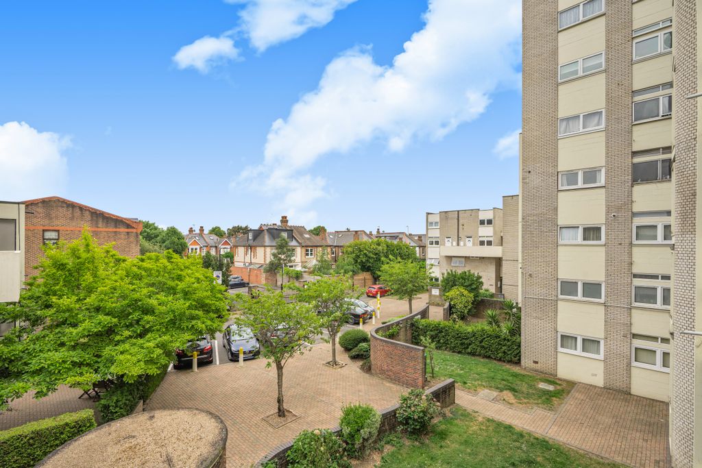 Property photo 2 of 9 Bloomsbury Close (4)