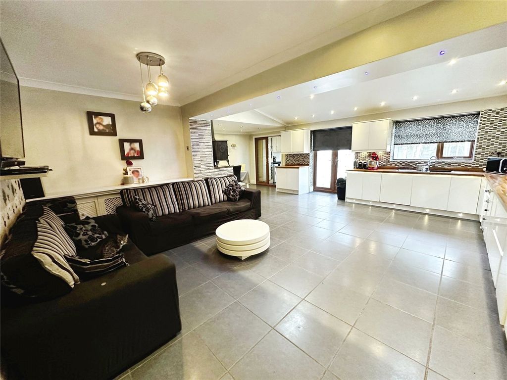 Property photo 3 of 19 Kitchen/Diner