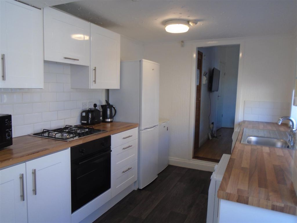 Property photo 1 of 4 Kitchen (3).Jpg