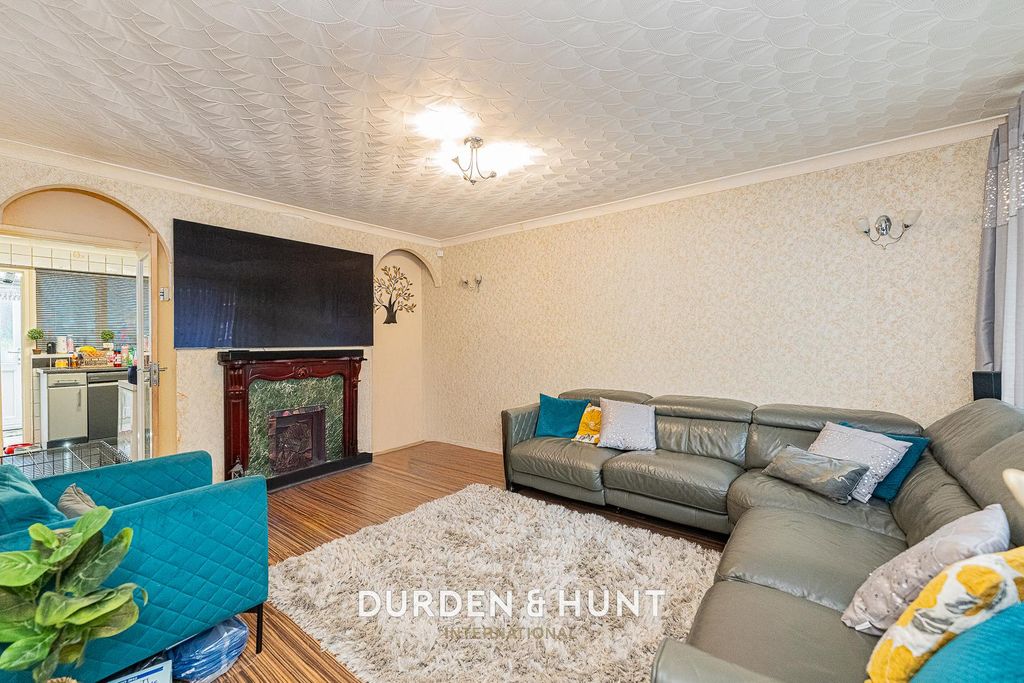 Property photo 2 of 15 Highfield-14.1.Jpg