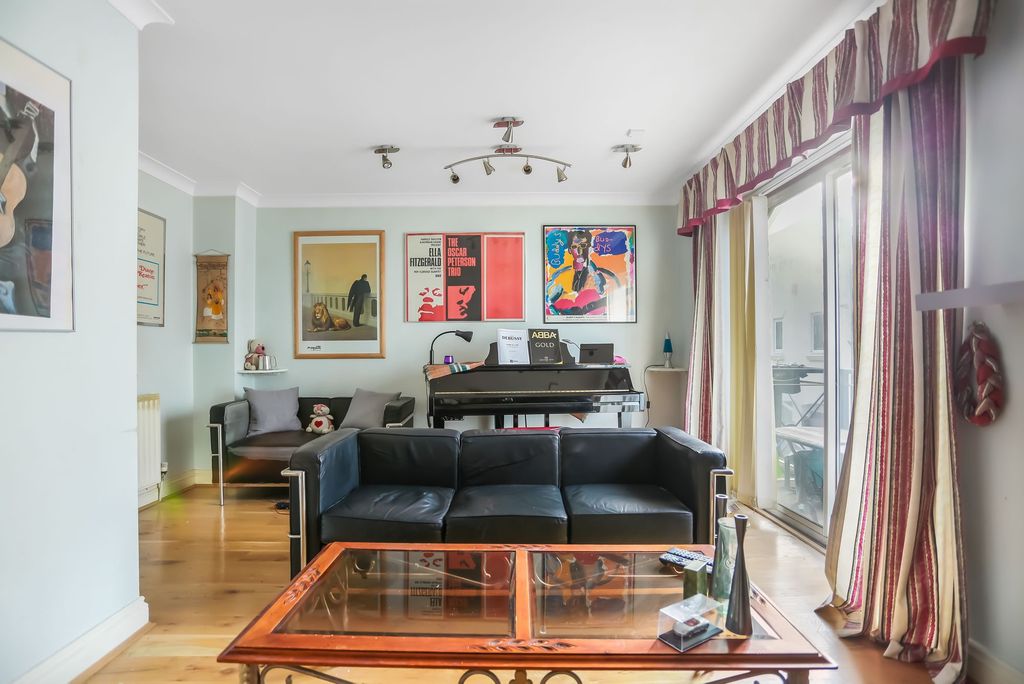 Property photo 2 of 28