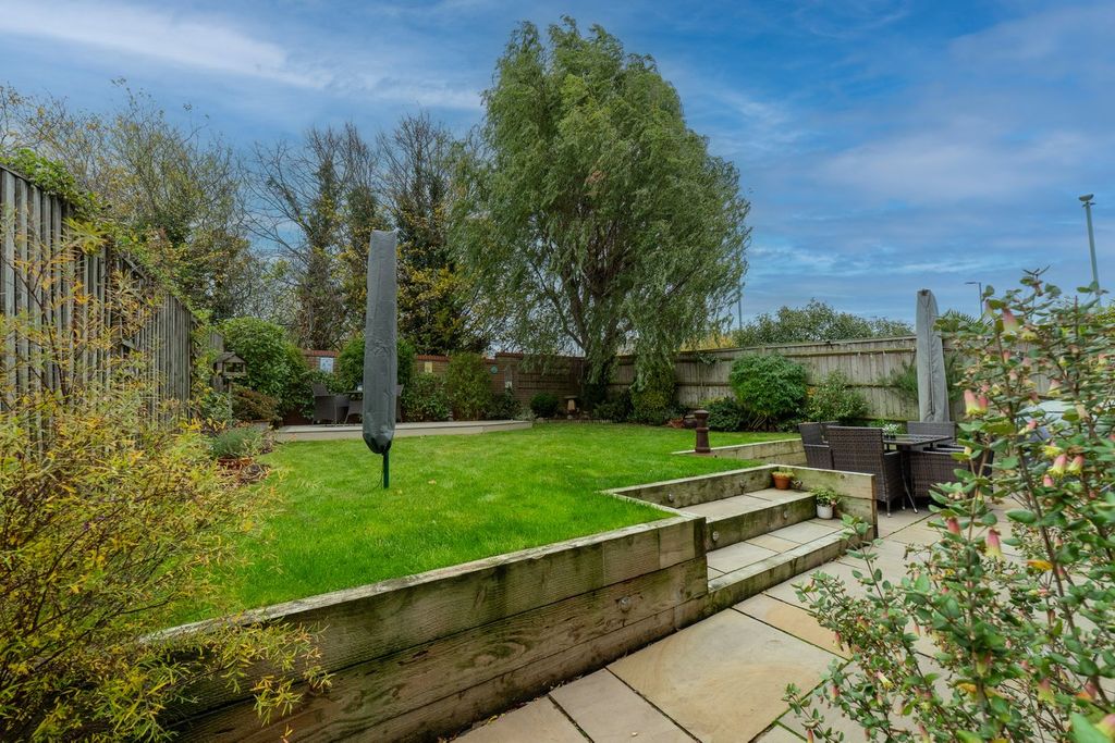 Property photo 2 of 25