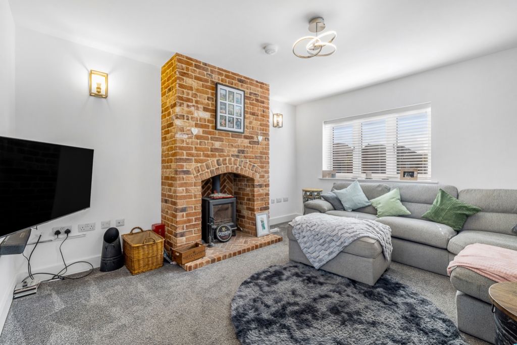 Property photo 2 of 34 2 Hickory Close (Holbeach)-26