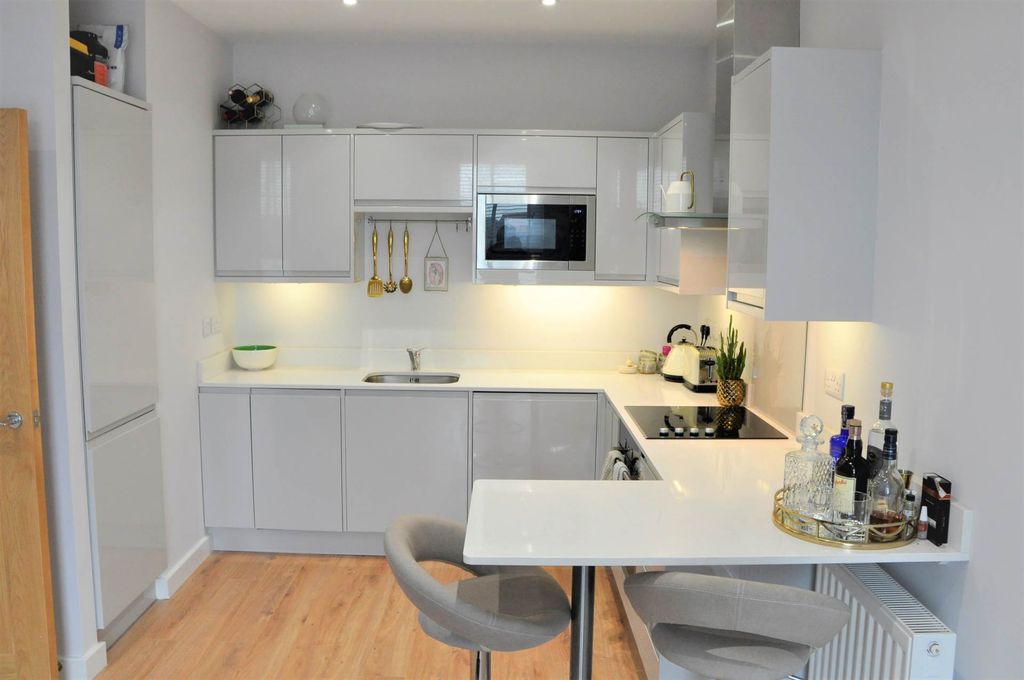 Property photo 2 of 8