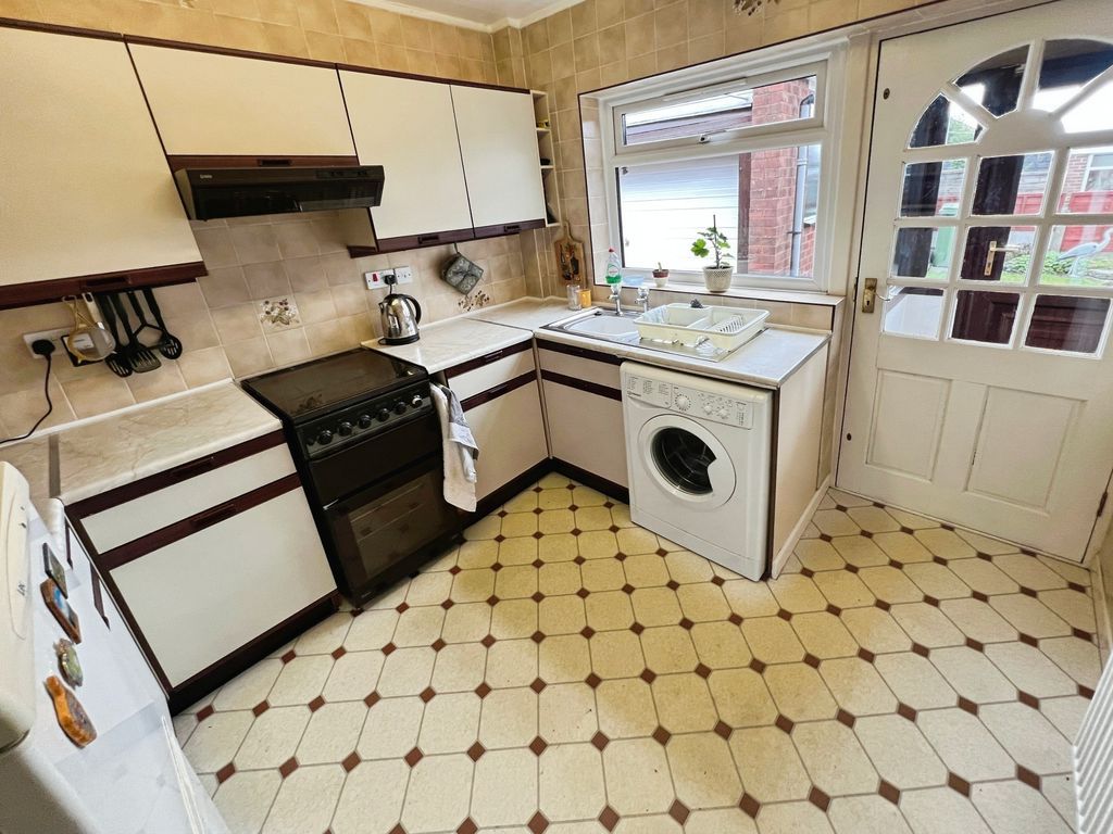Property photo 3 of 12 Kitchen