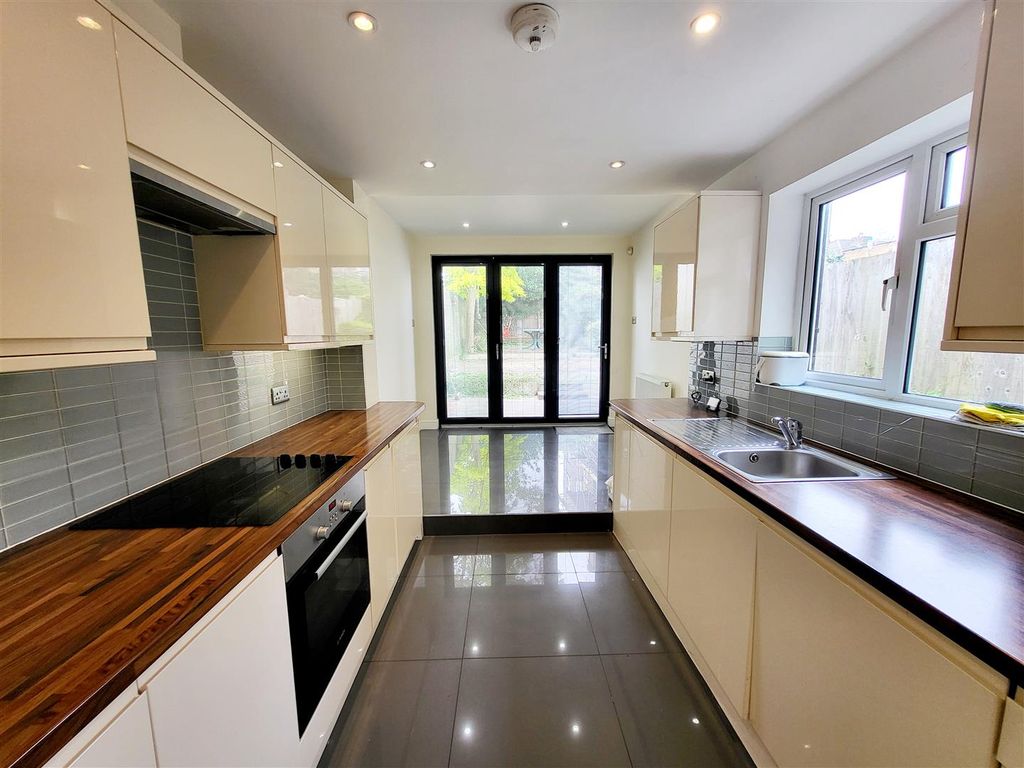 Property photo 2 of 14 Kitchen