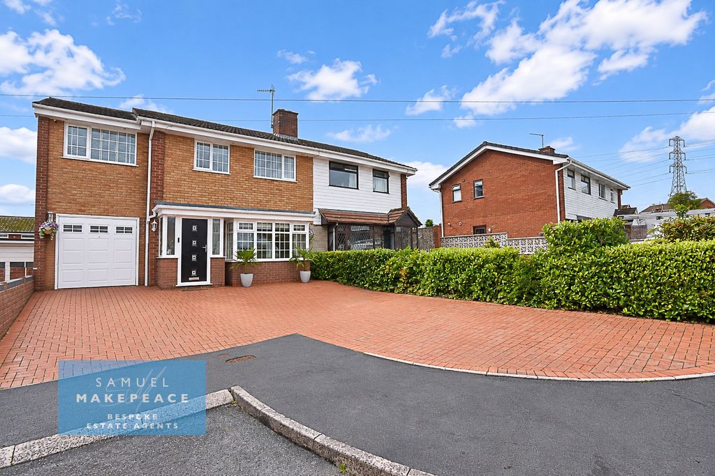 Property photo 1 of 25 Stylish Four Bedroom Family Home With Stunning Open-Plan Kitchen/Diner
