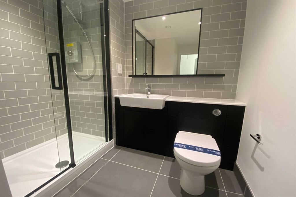 Property photo 3 of 8 Bathroom