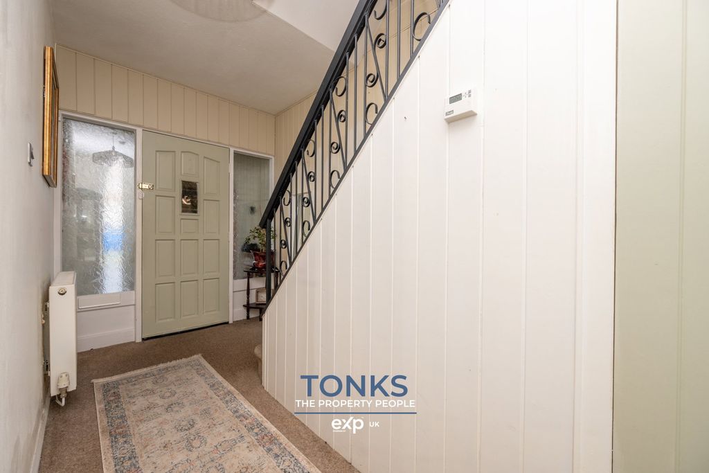 Property photo 2 of 20