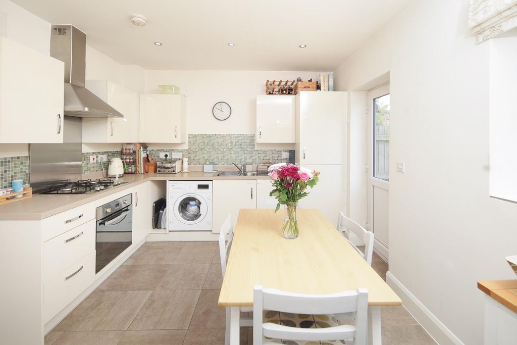 Property photo 3 of 18 Kitchen Diner