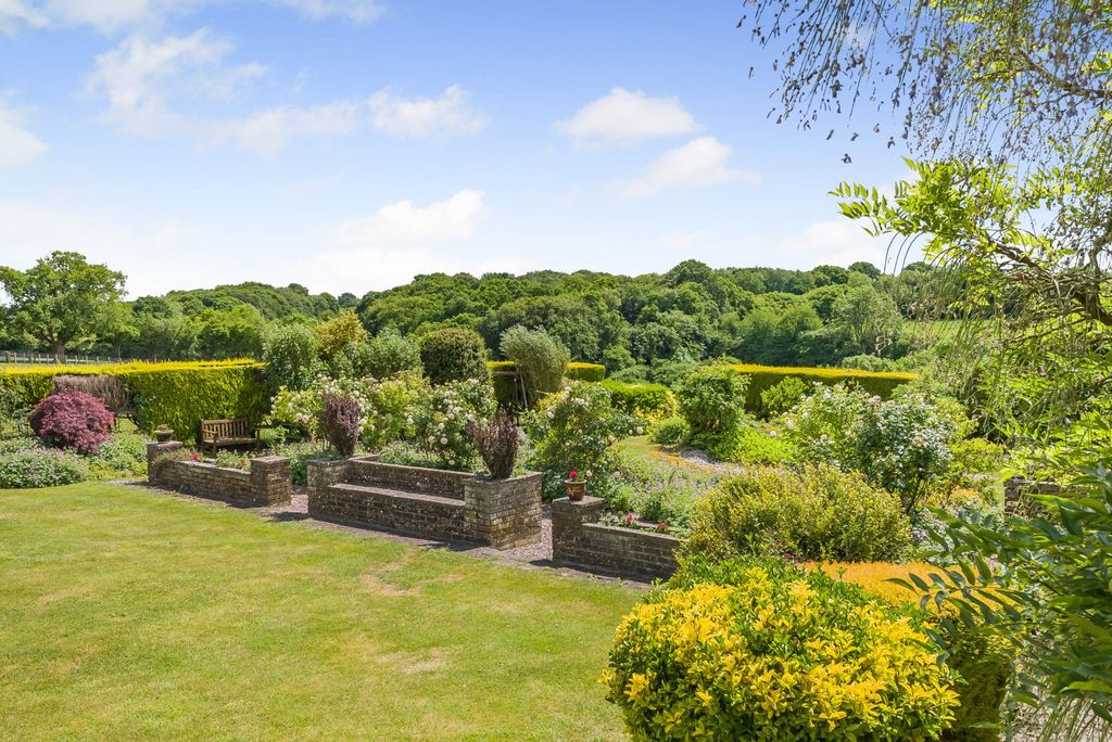 Property photo 2 of 37