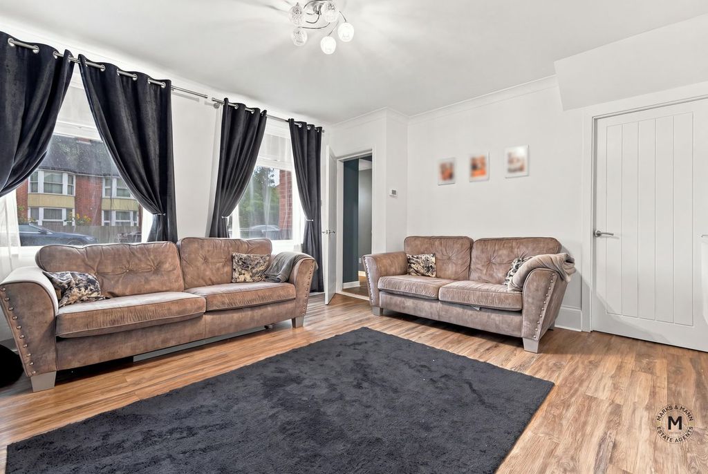 Property photo 2 of 23