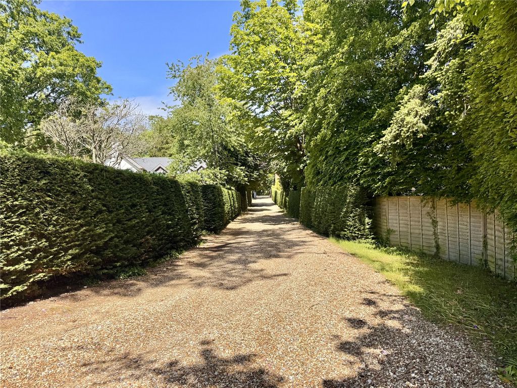 Property photo 2 of 33 Picture No. 11