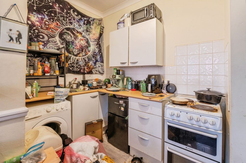 Property photo 3 of 8 Pbox-Img.Jpg