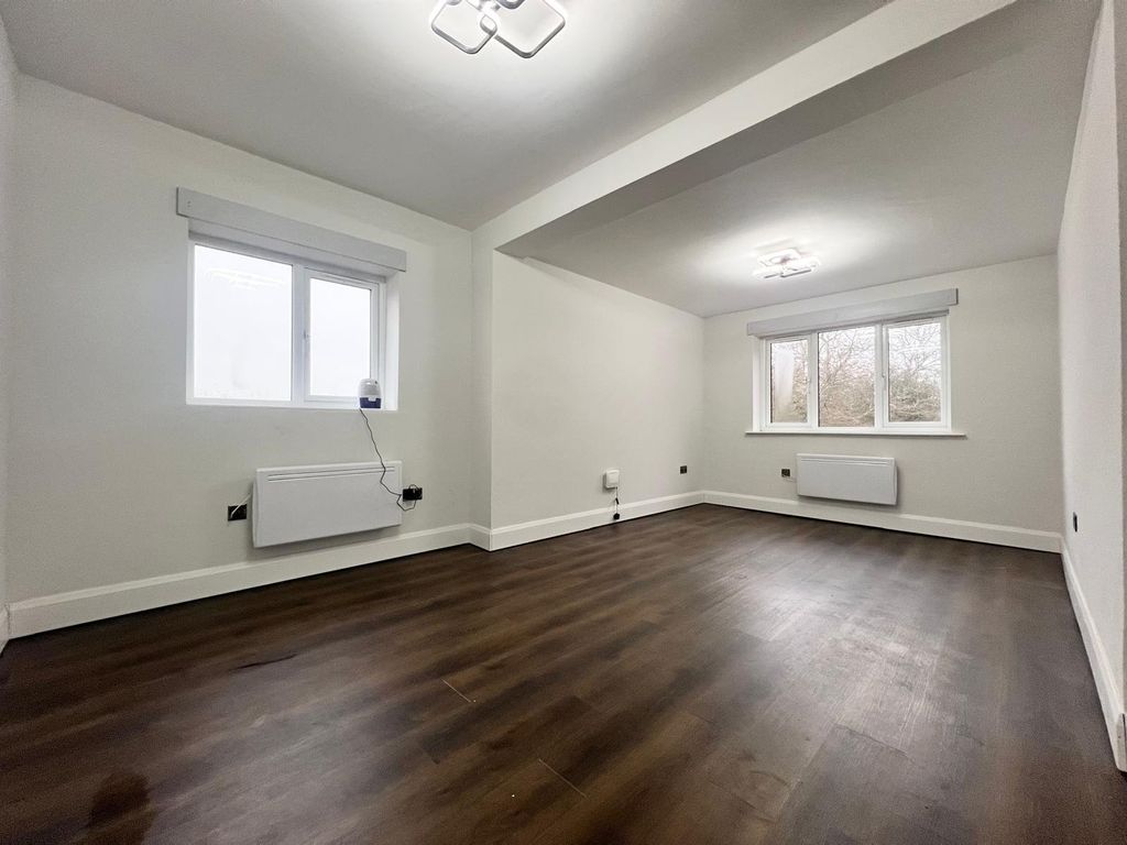 Property photo 2 of 9 Lounge