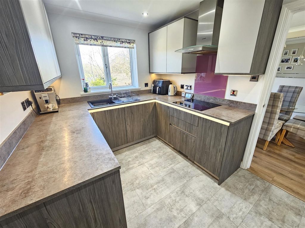 Property photo 3 of 23 Kitchen.Jpg