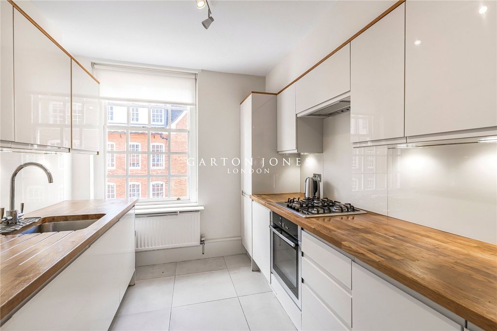 Property photo 2 of 11 Kitchen