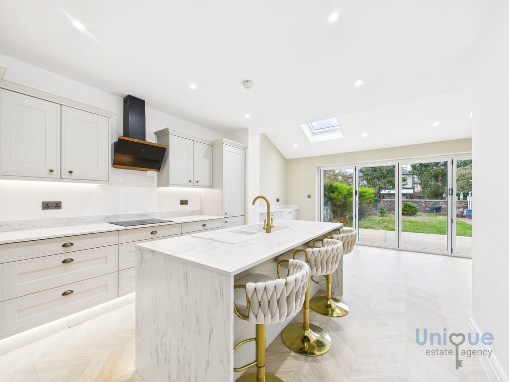 Property photo 2 of 35