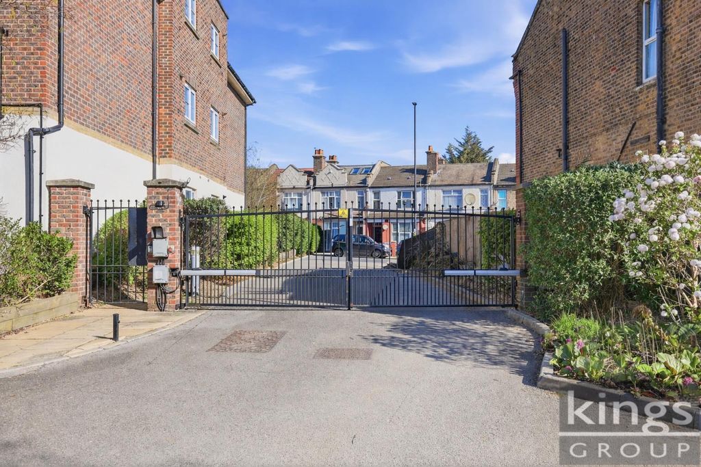 Property photo 2 of 24