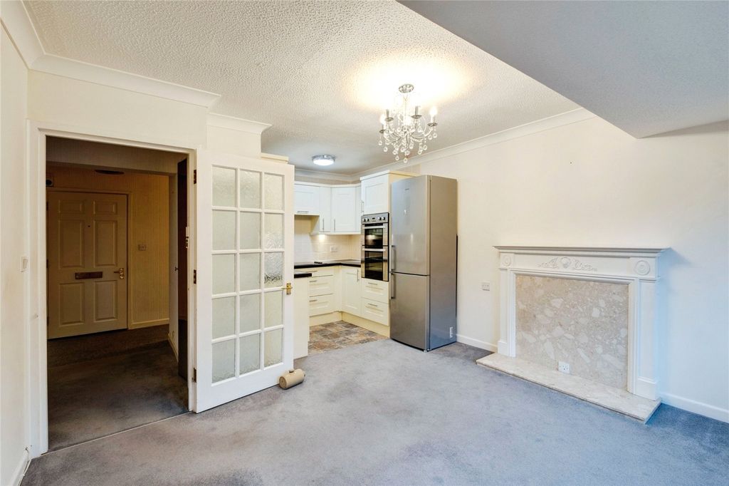 Property photo 3 of 11 Lounge