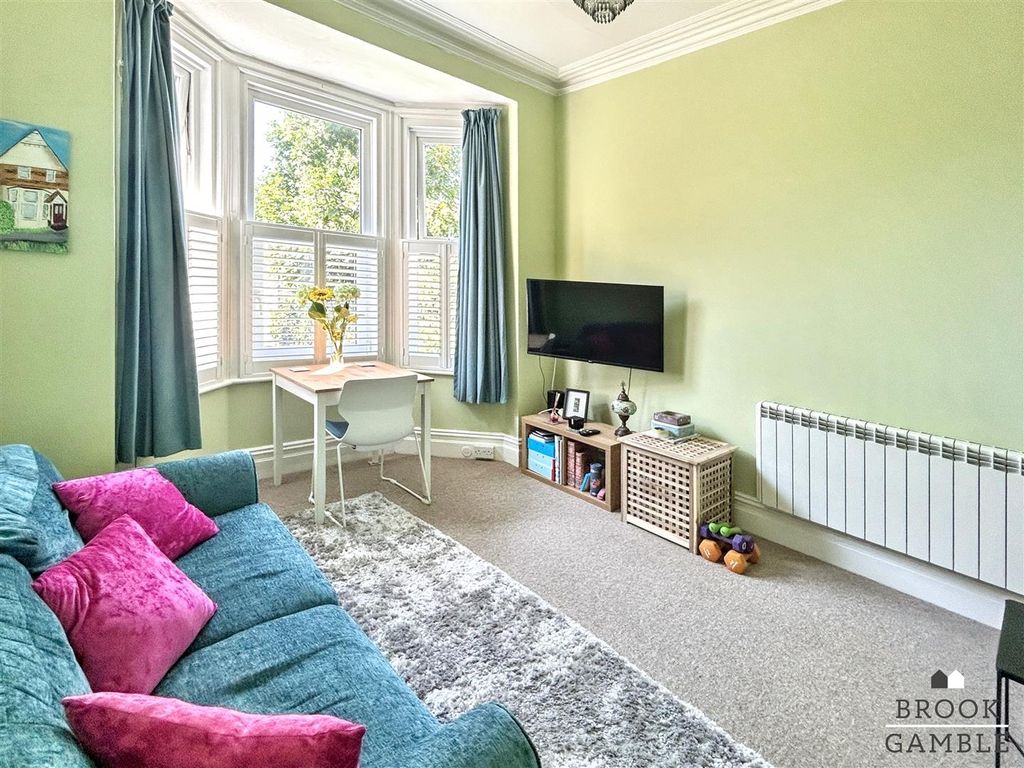 Property photo 2 of 7 01323 438506