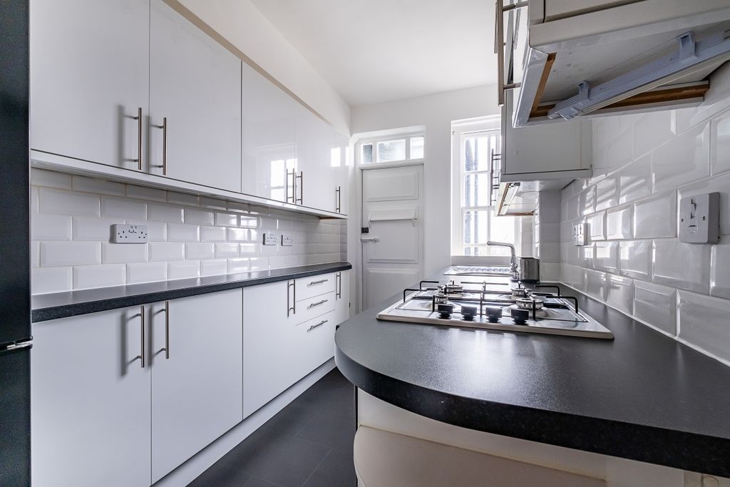 Property photo 3 of 17 York-House-08