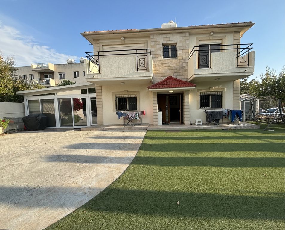Property photo 1 of 8