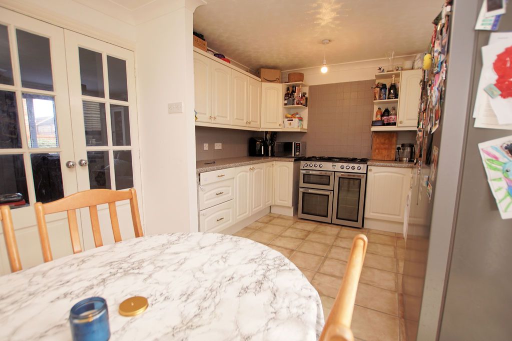 Property photo 3 of 12 Kitchen