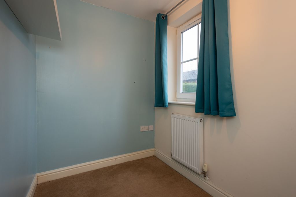 Property photo 2 of 17 12 Nesfield Rd - 001