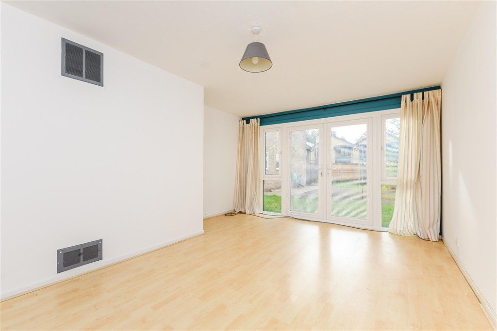 Property photo 1 of 7 Lounge