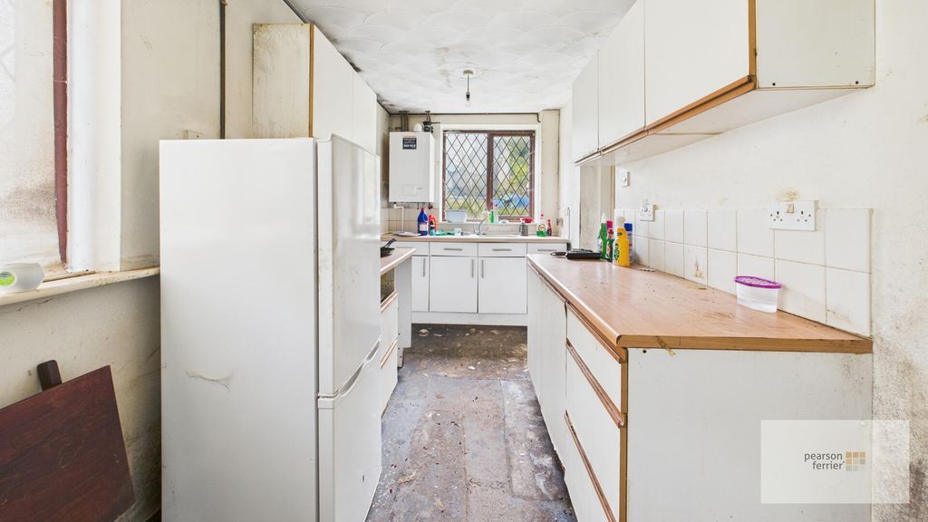 Property photo 3 of 8 Kitchen