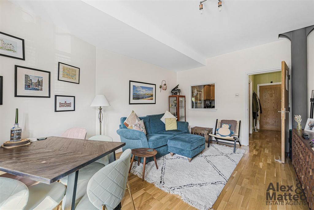 Property photo 3 of 17 Globe Wharf