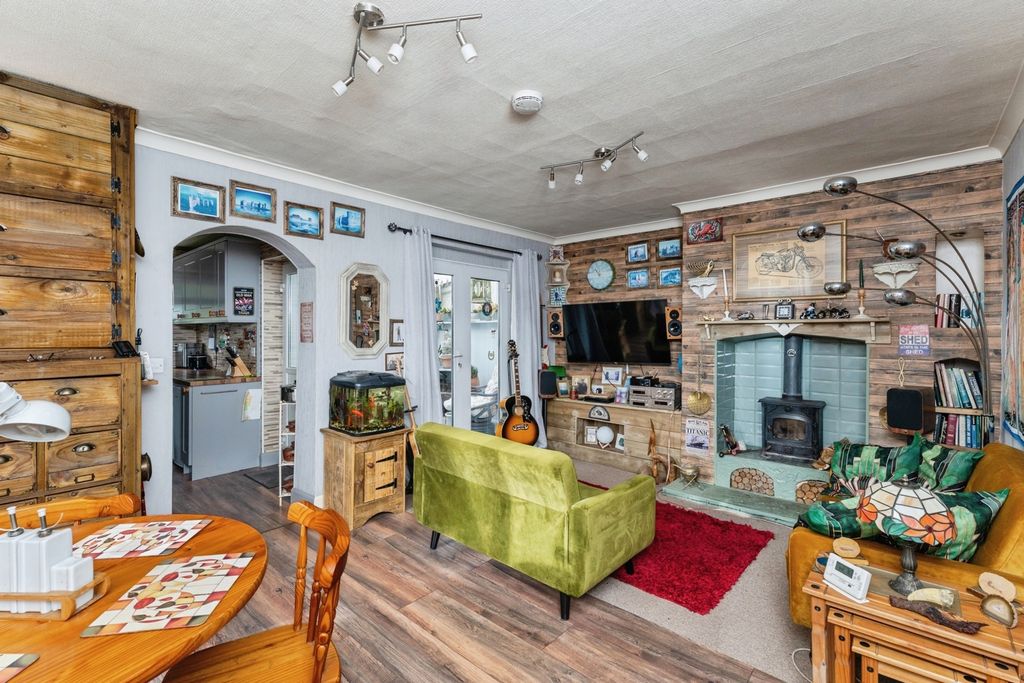 Property photo 3 of 21 Sitting/Dining Room