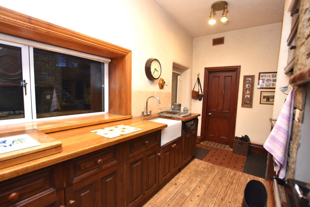 Property photo 2 of 37