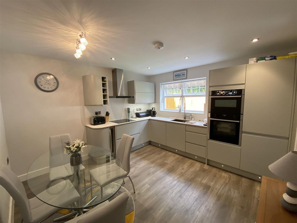 Property photo 3 of 24 Kitchen/Dining Room