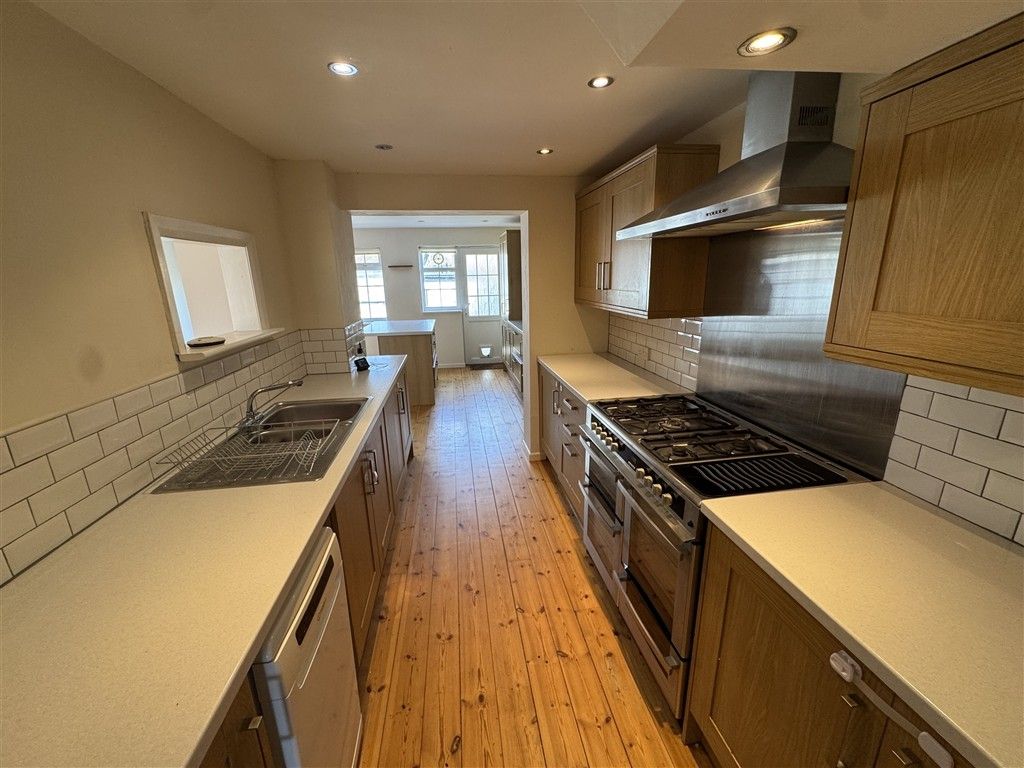 Property photo 2 of 11 Kitchen