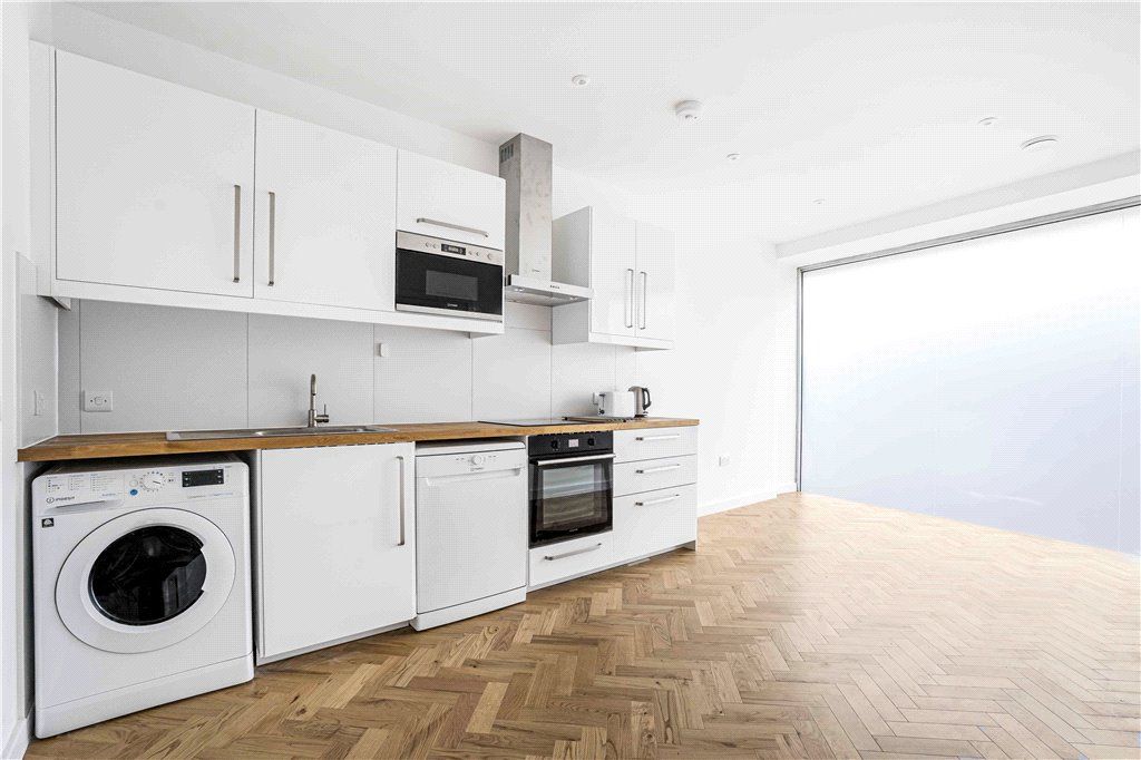 Property photo 1 of 17 Lounge/Kitchen