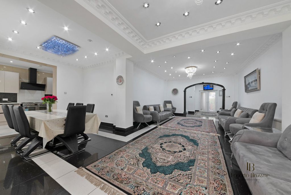 Property photo 2 of 44
