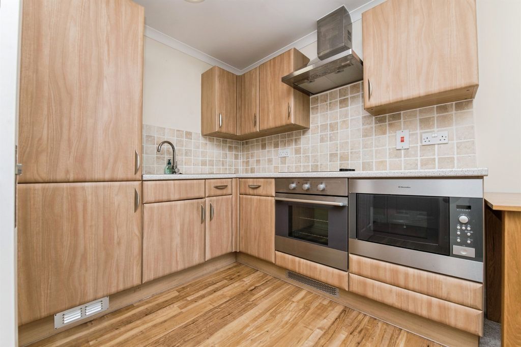 Property photo 2 of 12