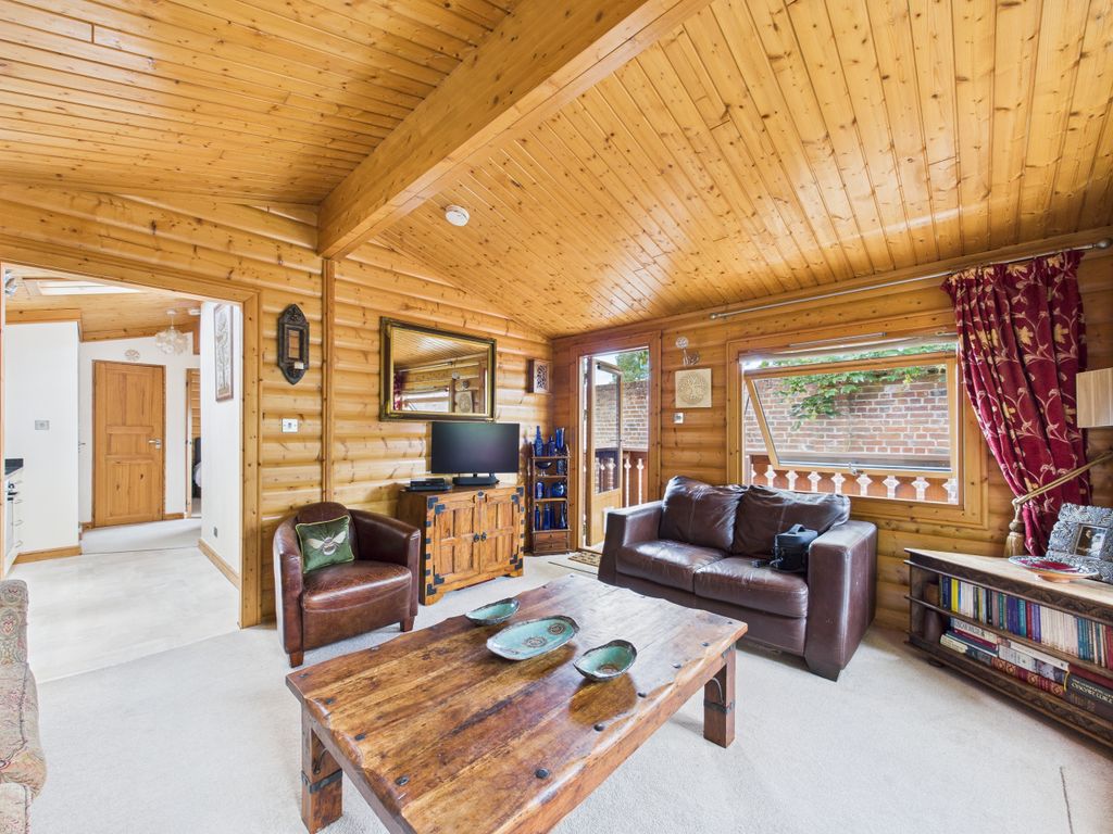 Property photo 2 of 15 Cam01354G0-Pr0530-Still002