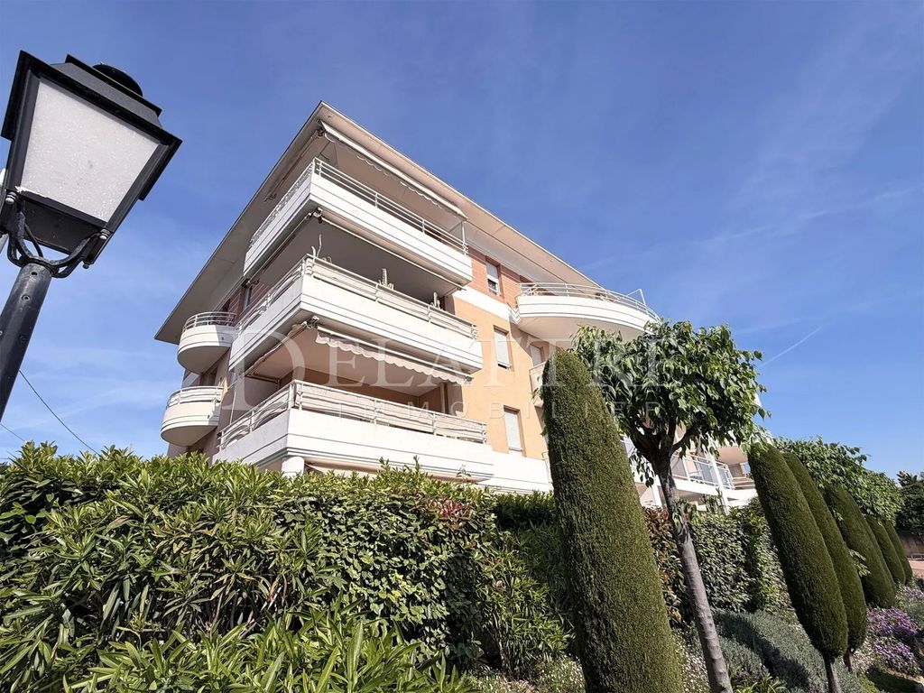 Property photo 1 of 11 T3 Ground-Floor Apartment With 123 m² Private Garden – 10-Minute Walk To The Beach
