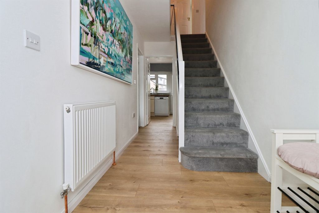 Property photo 2 of 23