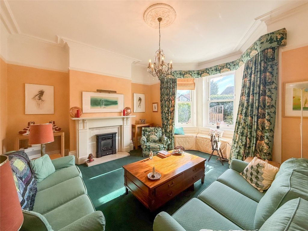 Property photo 2 of 29 Lounge