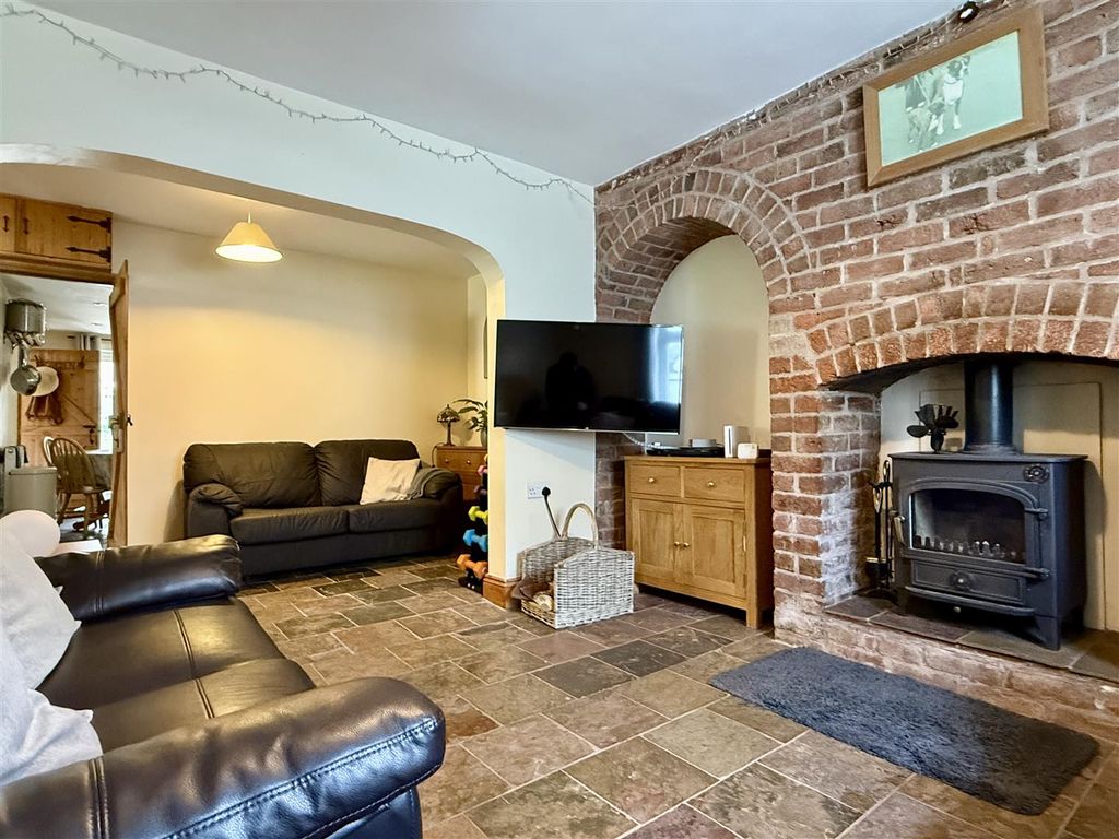 Property photo 3 of 27