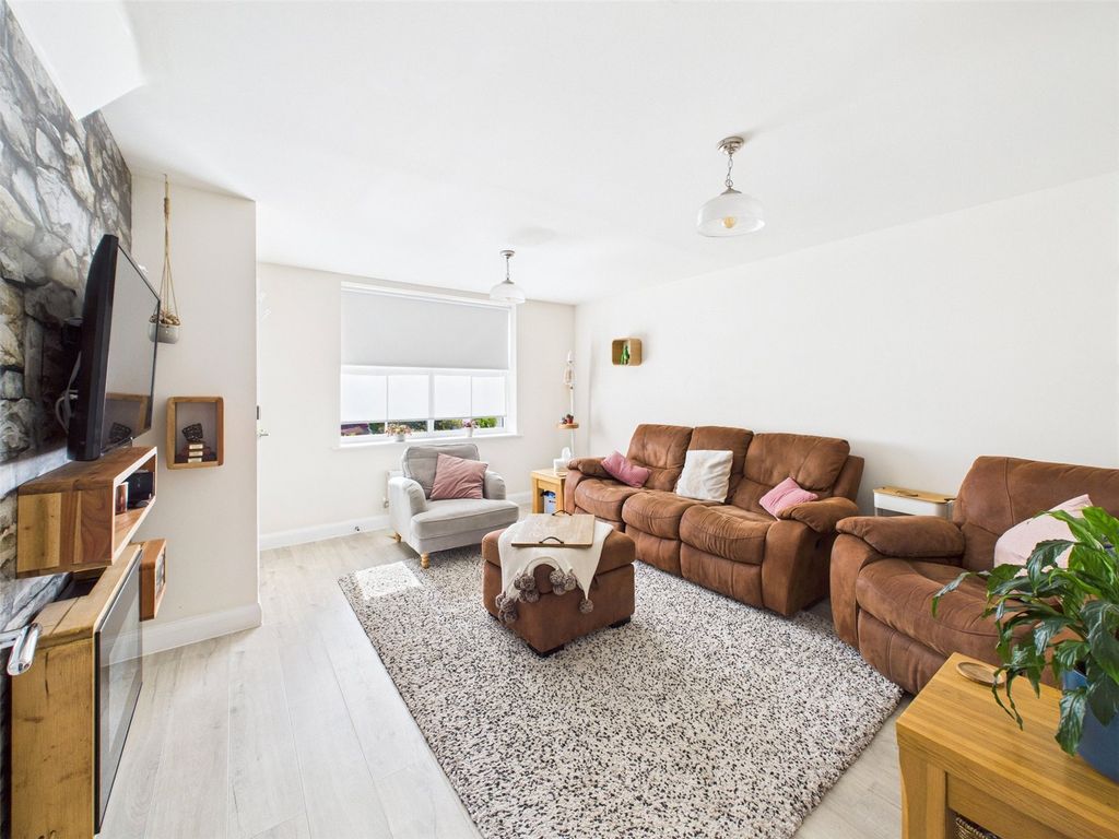 Property photo 2 of 19 Picture No. 04