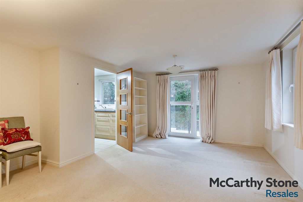 Property photo 2 of 18 Living Room: