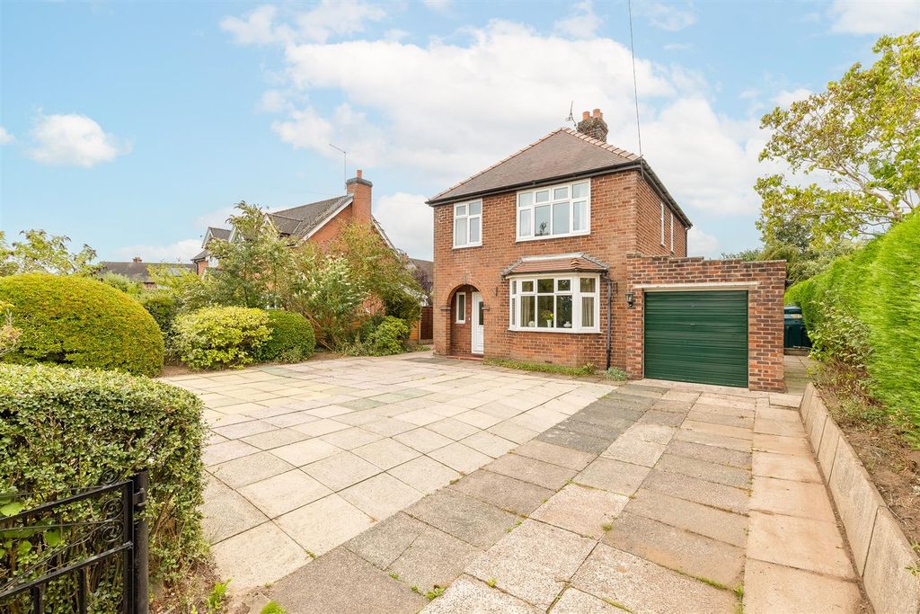 Property photo 1 of 26 Lyndhurst-1.Jpg