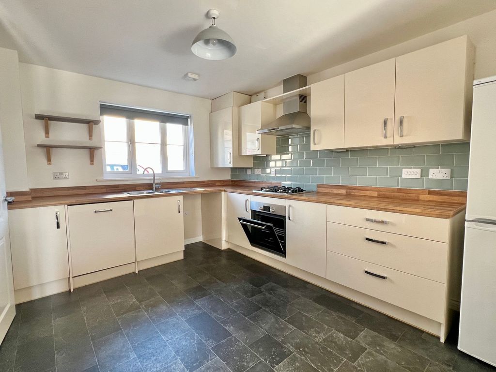 Property photo 2 of 16 Kitchen Breakfast Room