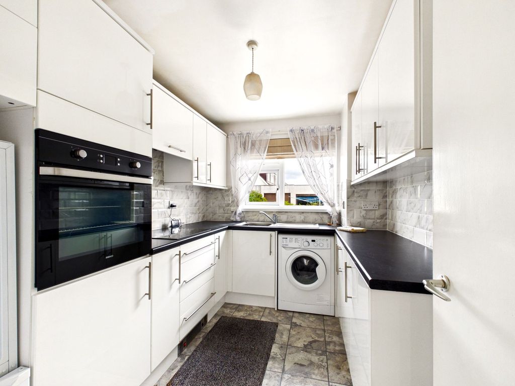 2 bed flat for saleColthill Circle, Milltimber AB13 photo 3